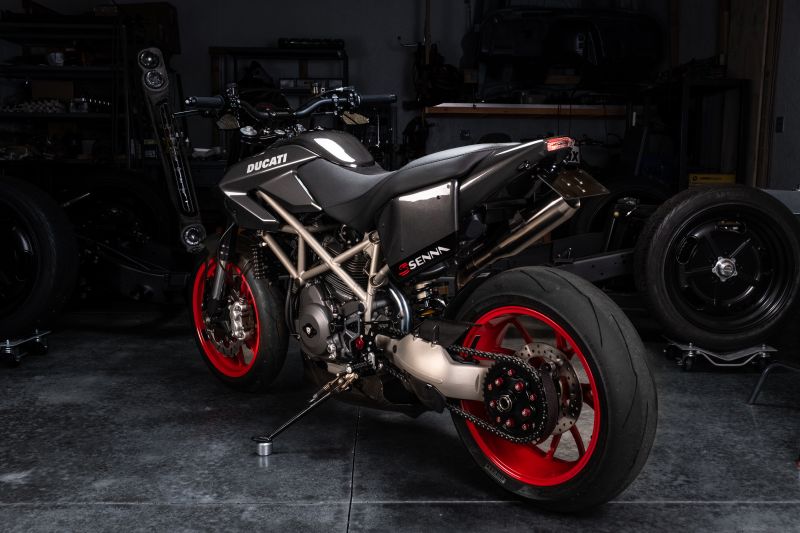 2AnalogDucatiSenna-10