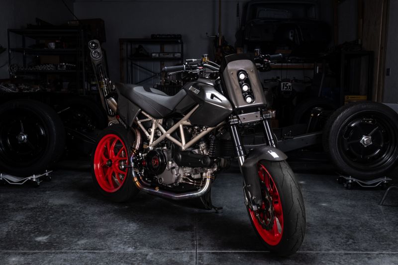 2AnalogDucatiSenna-2